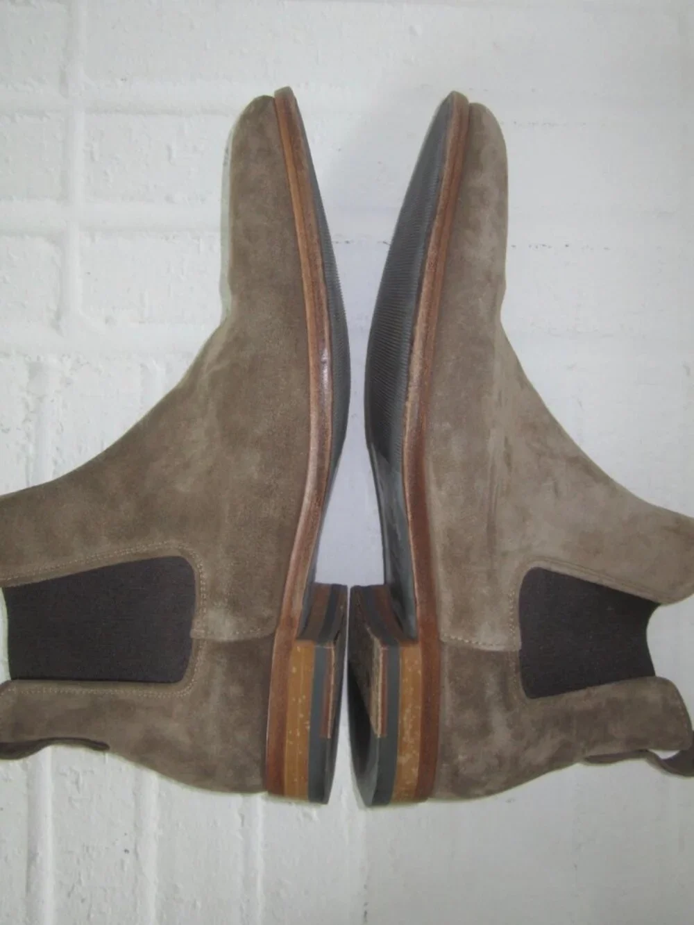 VINCE Suede Chelsea Boots Men’s 8 M EU 41